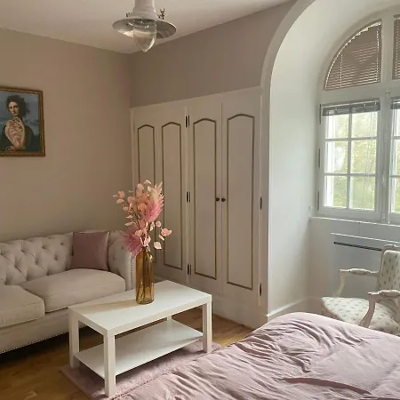 Le Bois Perrin Bed & Breakfast Joinville